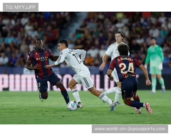 皇马和巴萨争抢小魔兽中锋，埃永是进攻桥头堡，皇马和巴萨传奇比赛